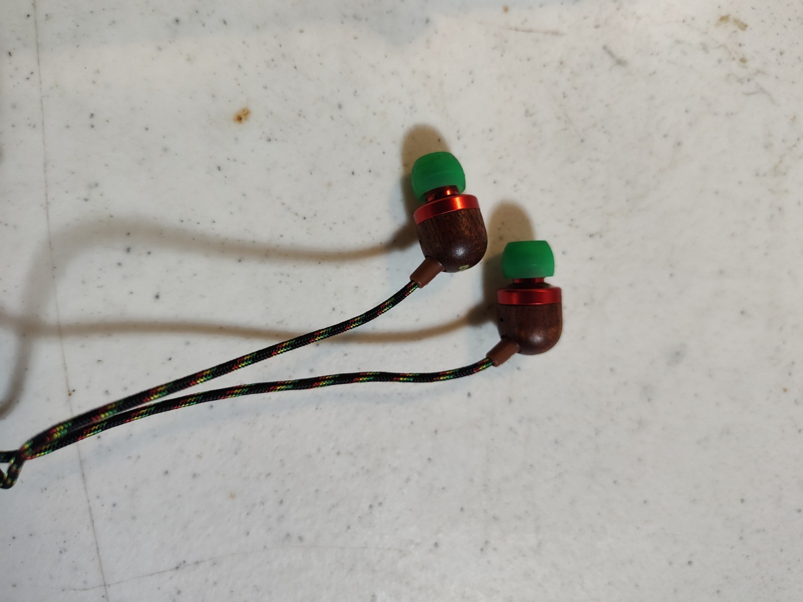 House of Marley Smile Jamaica Wired Earphones w/ Microphone, Noise Isolating 833