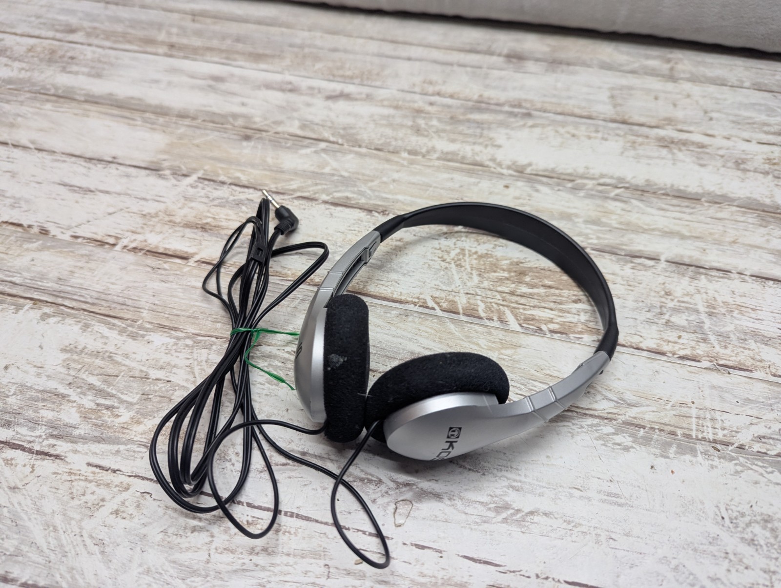 Koss KPH/6 Portable Stereophone Ultra Light Headphones Tested