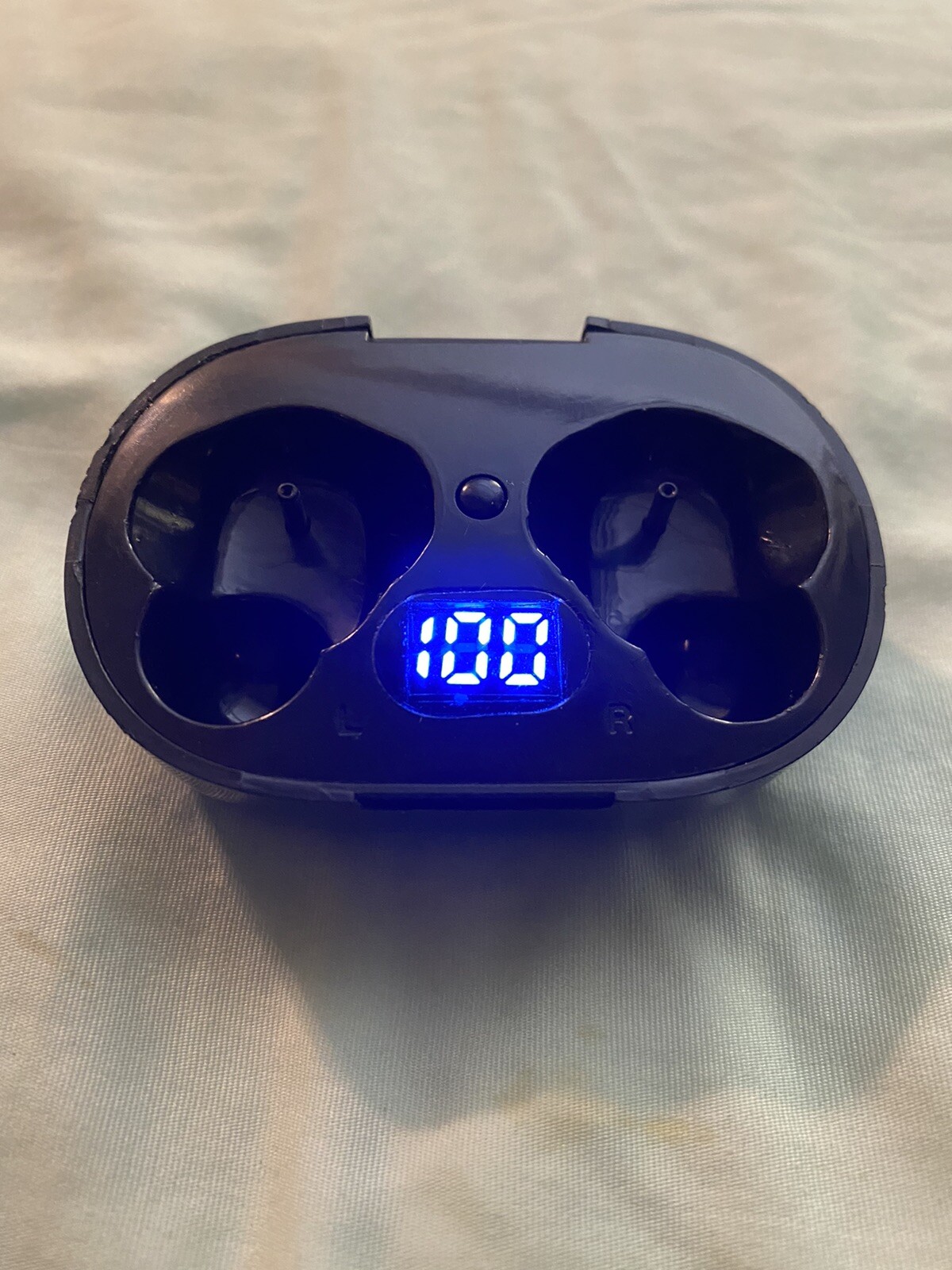 “Unknown” – Earbuds Charging Case (Black) If You Recognize Brand Please Message