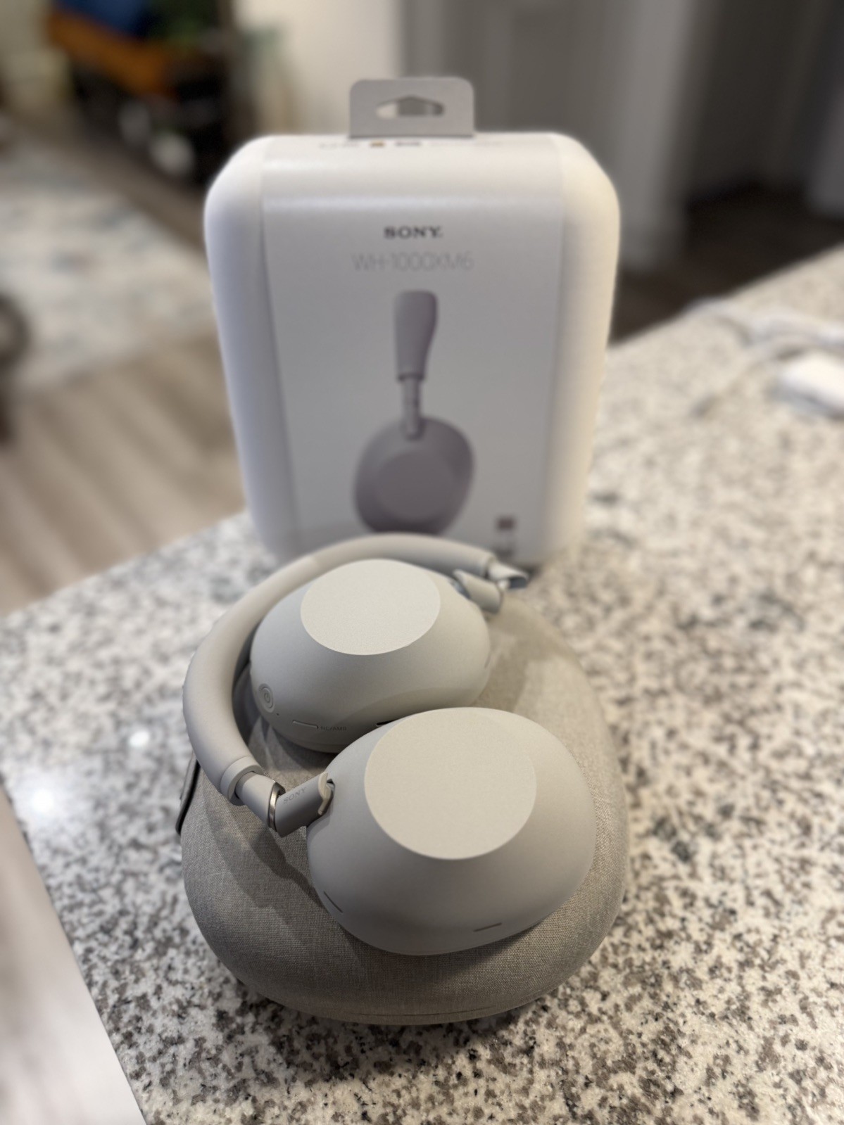 Sony WH-1000XM6 Wireless Noise-Canceling Headphones Platinum Silver – Excellent