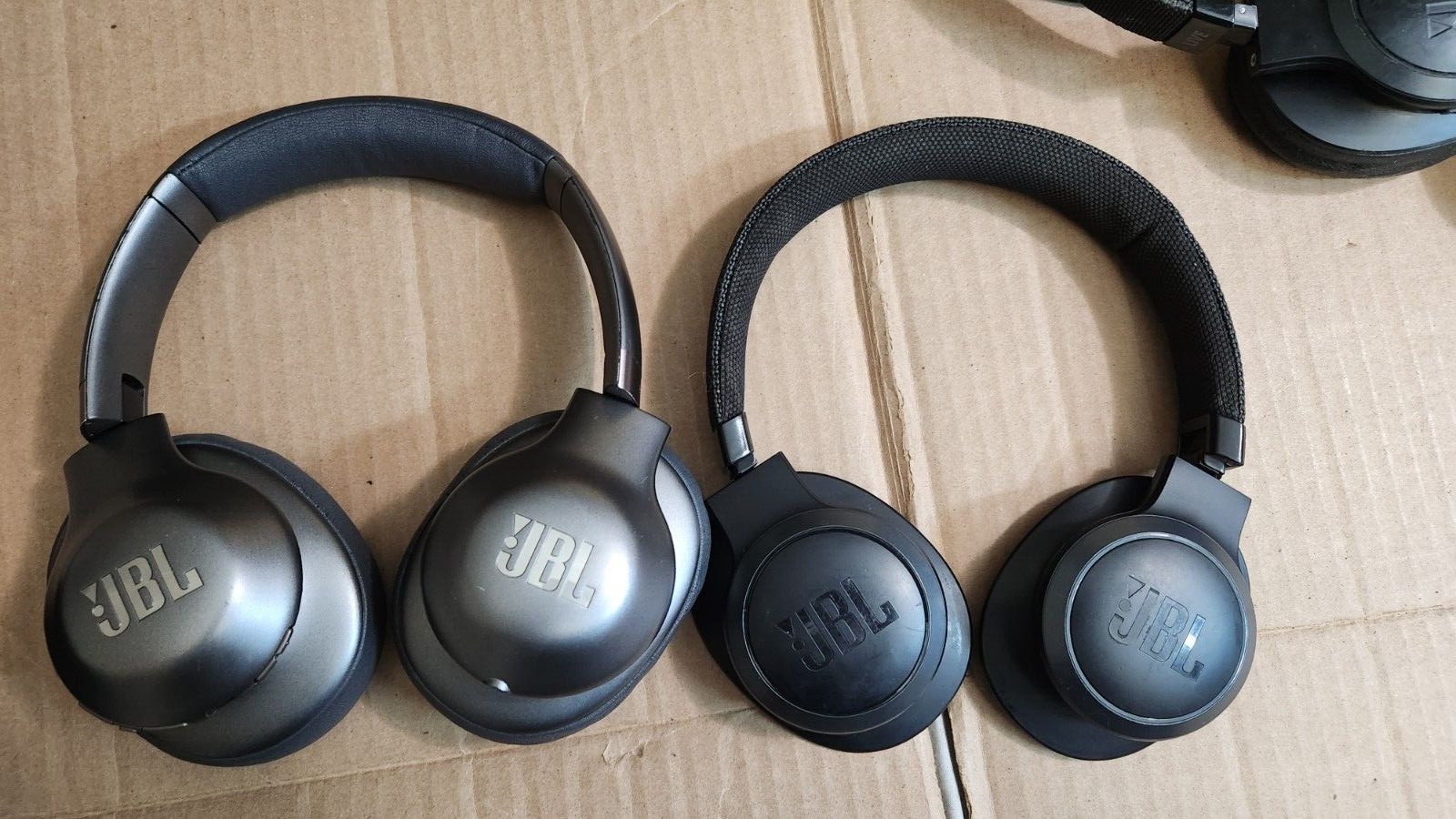 *Parts* 8 x JBL – LIVE 500BT, 400BT, 650BTNC and 750NC Wireless Headphones