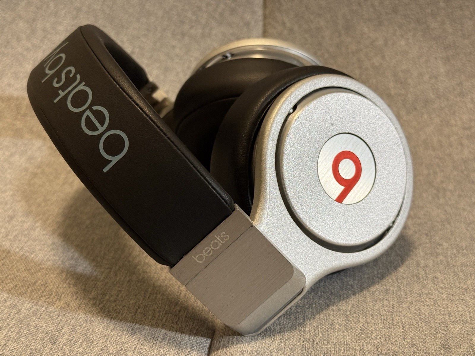 Beats by Dr. Dre Pro Black/Silver Over the Ear Headphones Excellent Condition