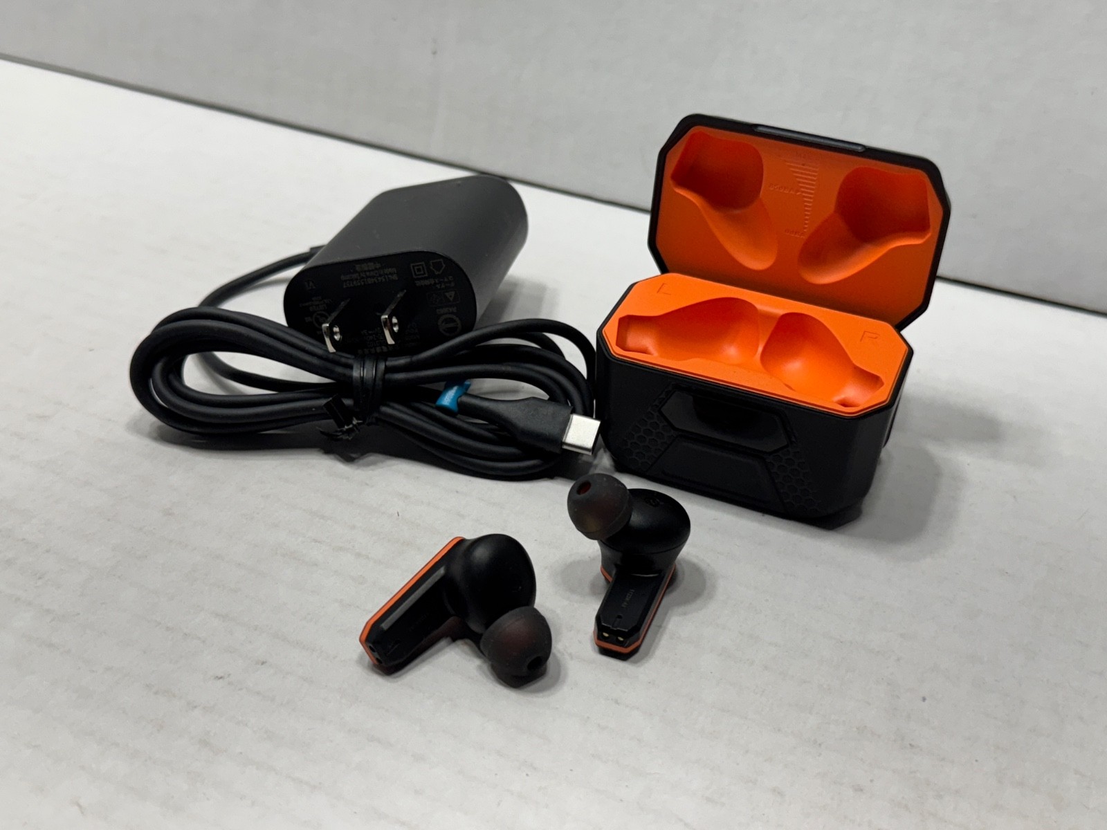 KLEIN TOOLS [AESEB2] ELITE WIRELESS BLUETOOTH JOBSITE IN-EAR EARBUDS 2