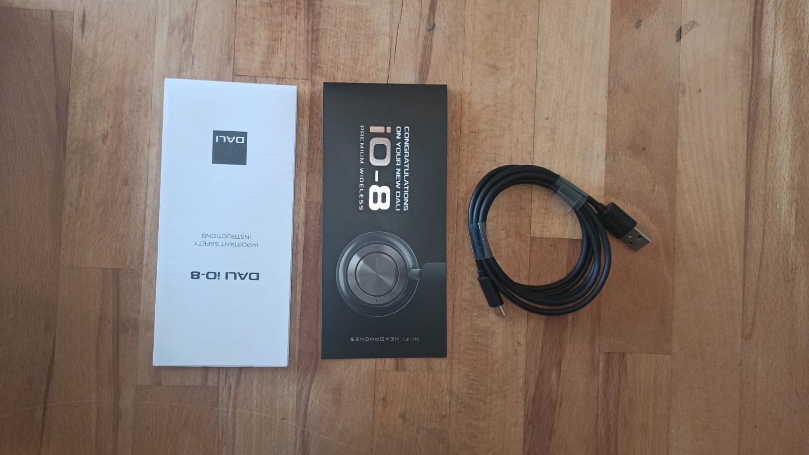 DALI IO-8 Black HI-FI Over Hear Headphones