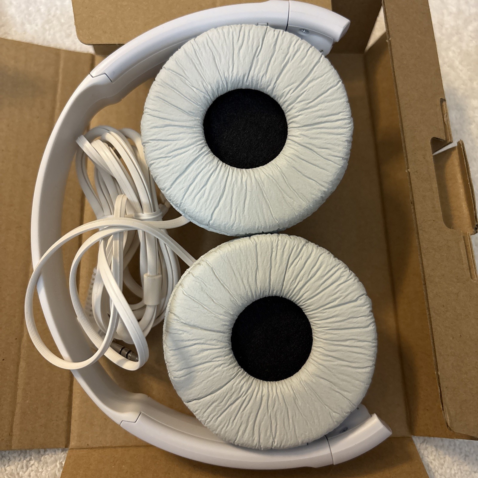 Sony MDR-ZX110 Ear-Pad (On the Ear) Headband Headphones – White