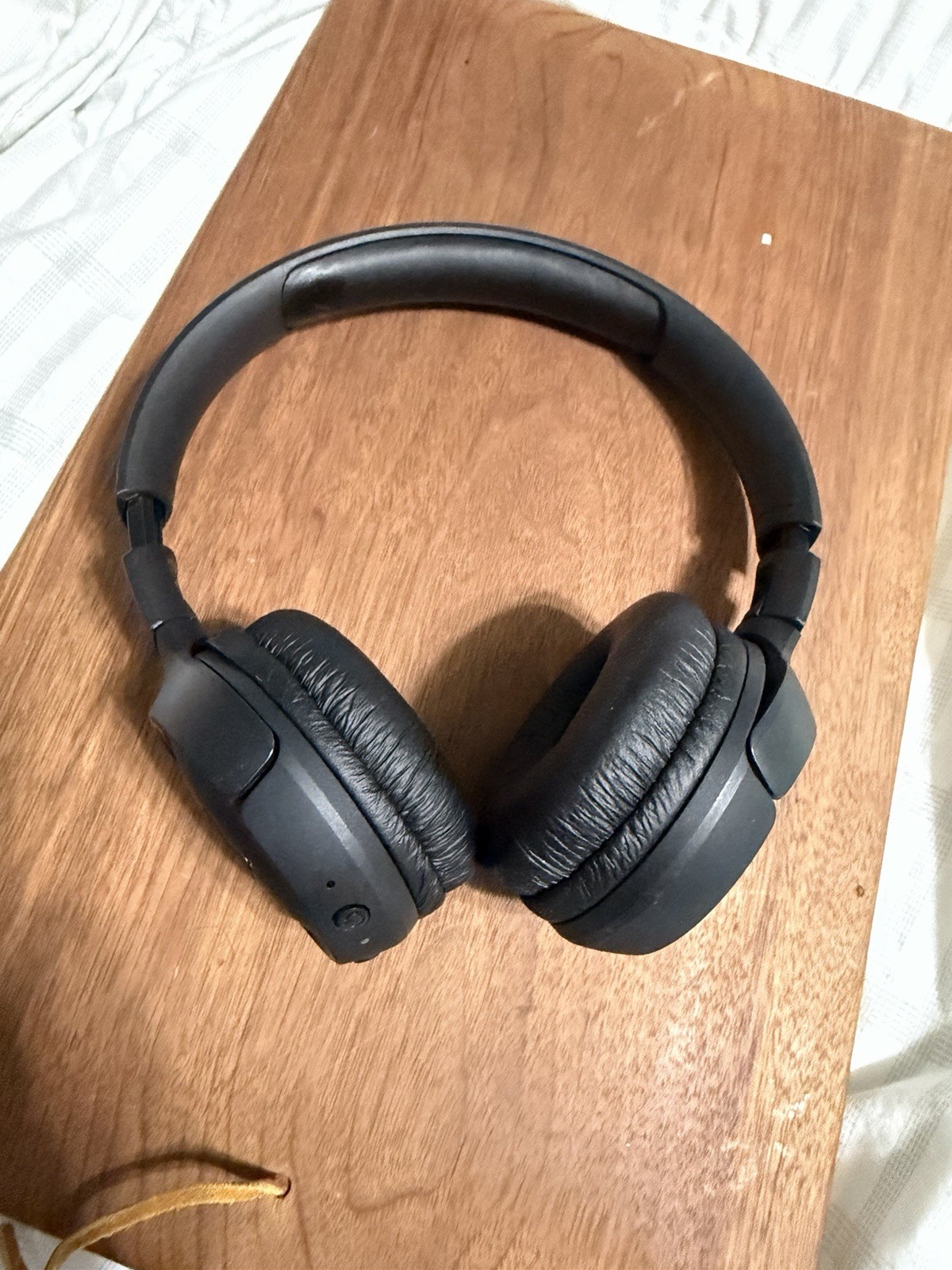 JBL Live 500 BT Around-Ear Wireless Headphone – Black