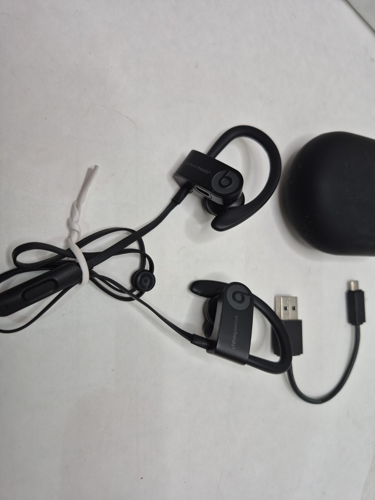 Beats by Dr. Dre Powerbeats3 PowerBeats 3Headphones Black- Cleaned and Tested