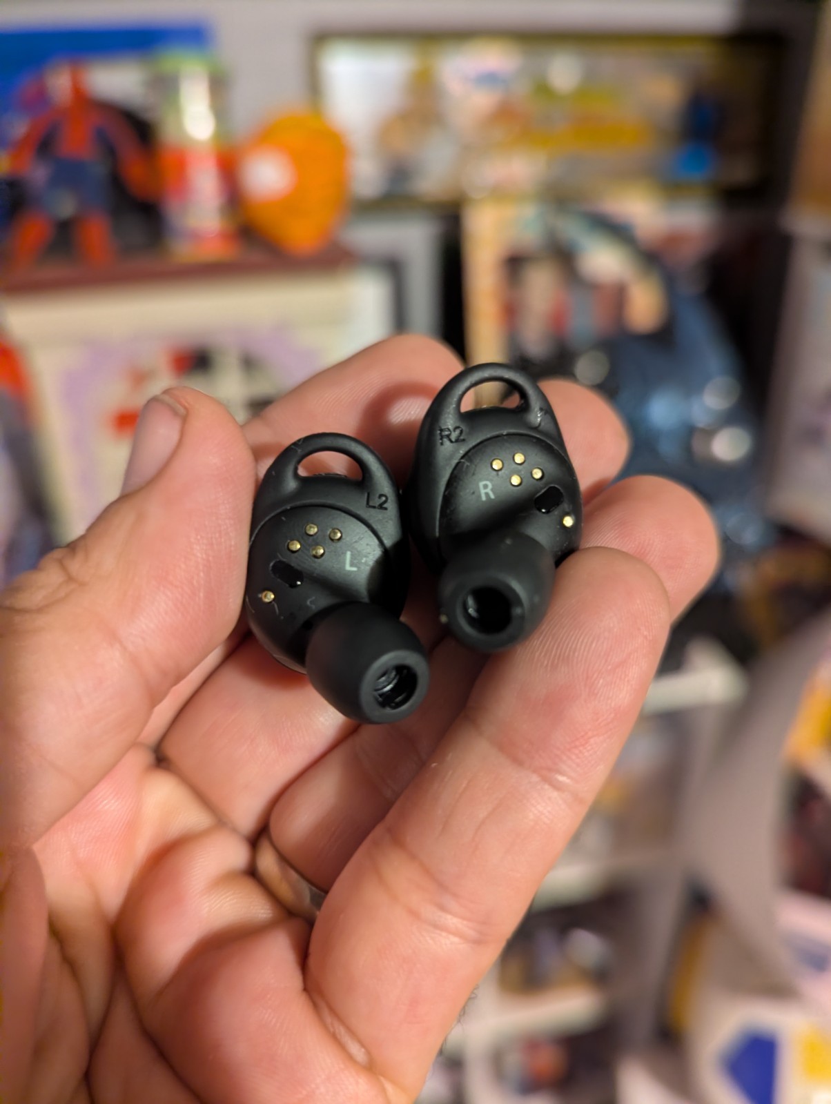 Samsung Gear IconX 2018 Bluetooth In-Ear Fitness Earbuds Mic, Case Black – Works
