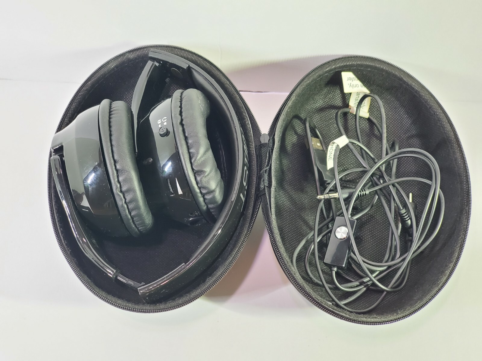 Twist Headphones Comfort Fit HD Def Sound W/ Carrying Pouch