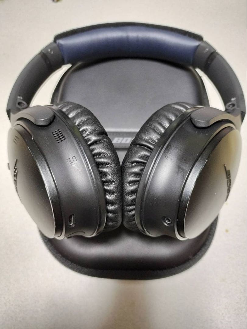 Bose QuietComfort 35 Wireless Headphones Color Black With Hard Case Used