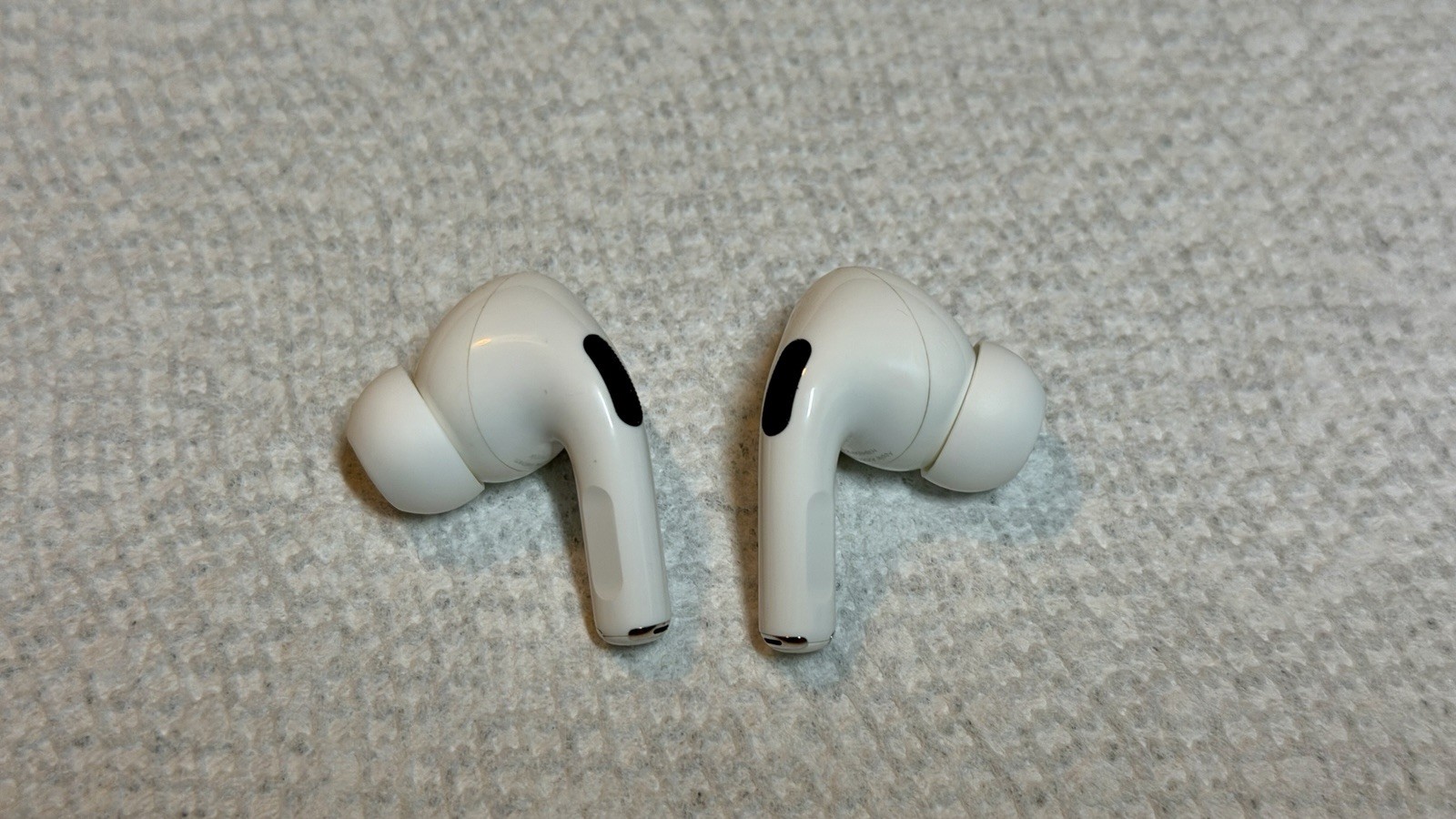 Apple AirPod Pro 1st Gen with MagSafe Charging Case A2190