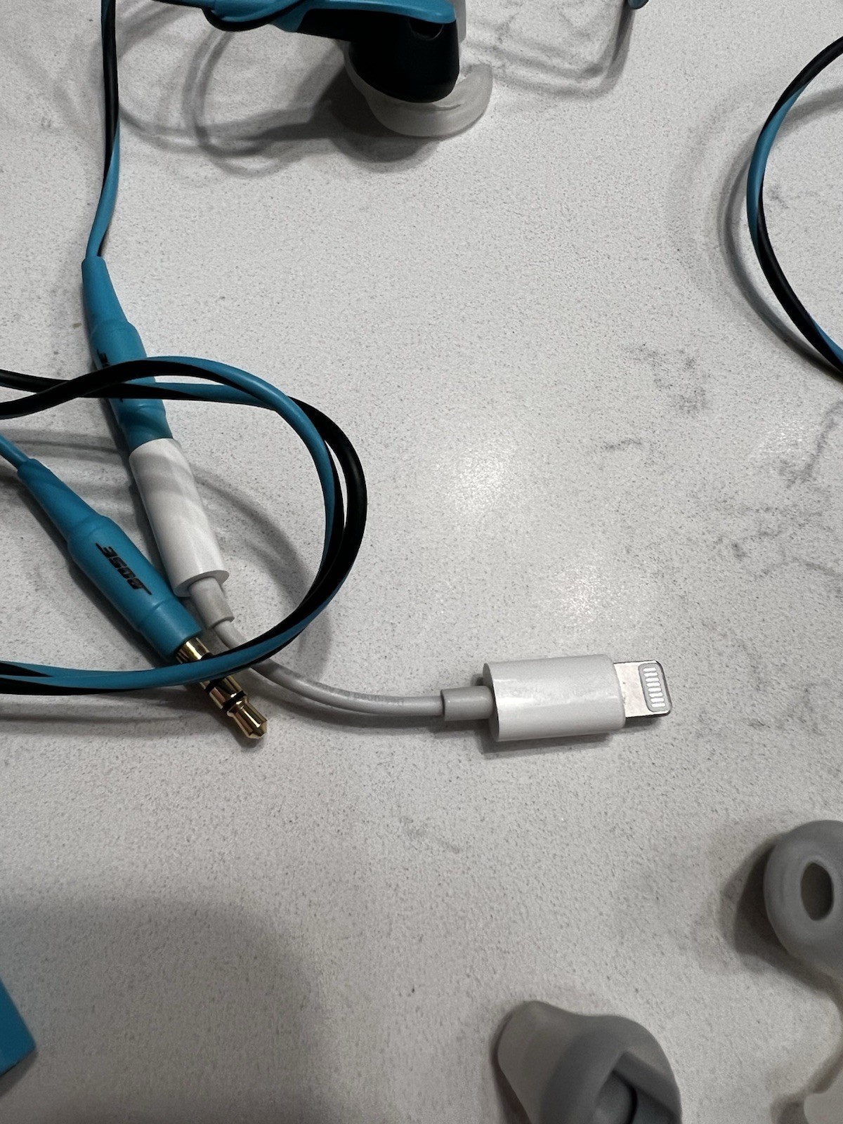 Bose SoundSport Wireless Bluetooth Earbuds Sport Headphones w/ Case Tested Aqua
