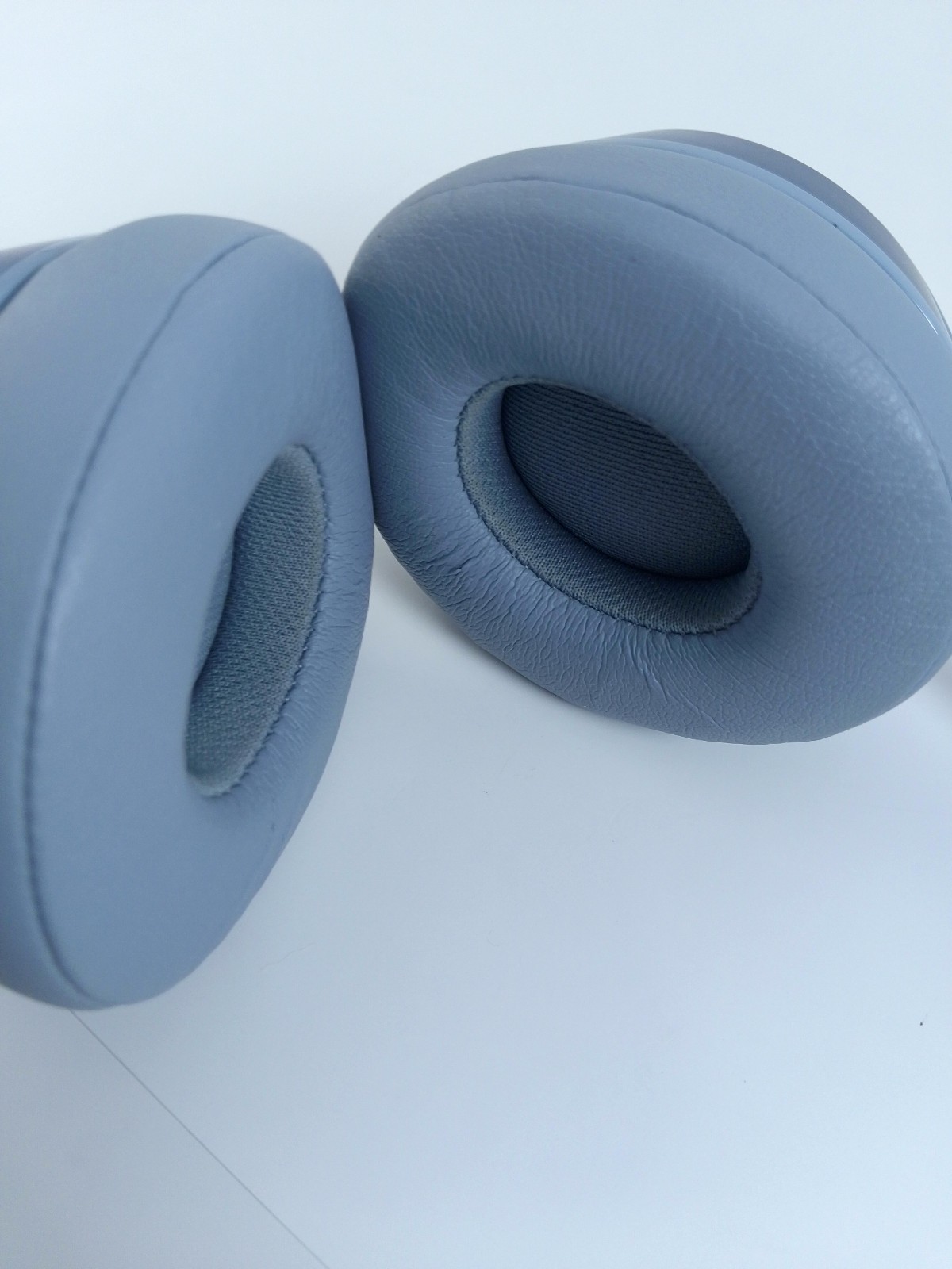 Beats by Dr Dre Solo 2 Wired Headphones w Case – Gray Blue B0518