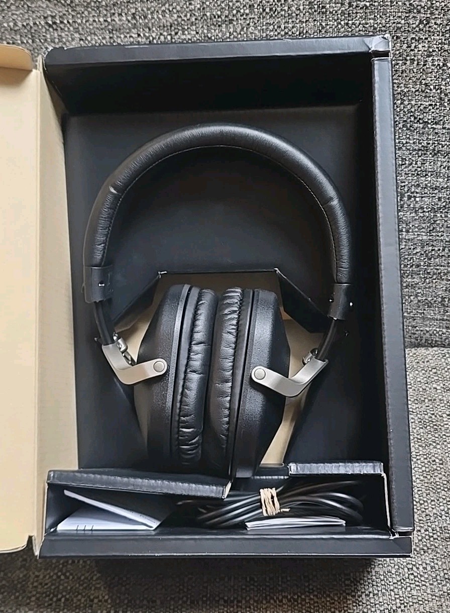 /RARE 2010 SONY MDR-ZX700 ZX Series Stereo Headphones. Made In Thailand.