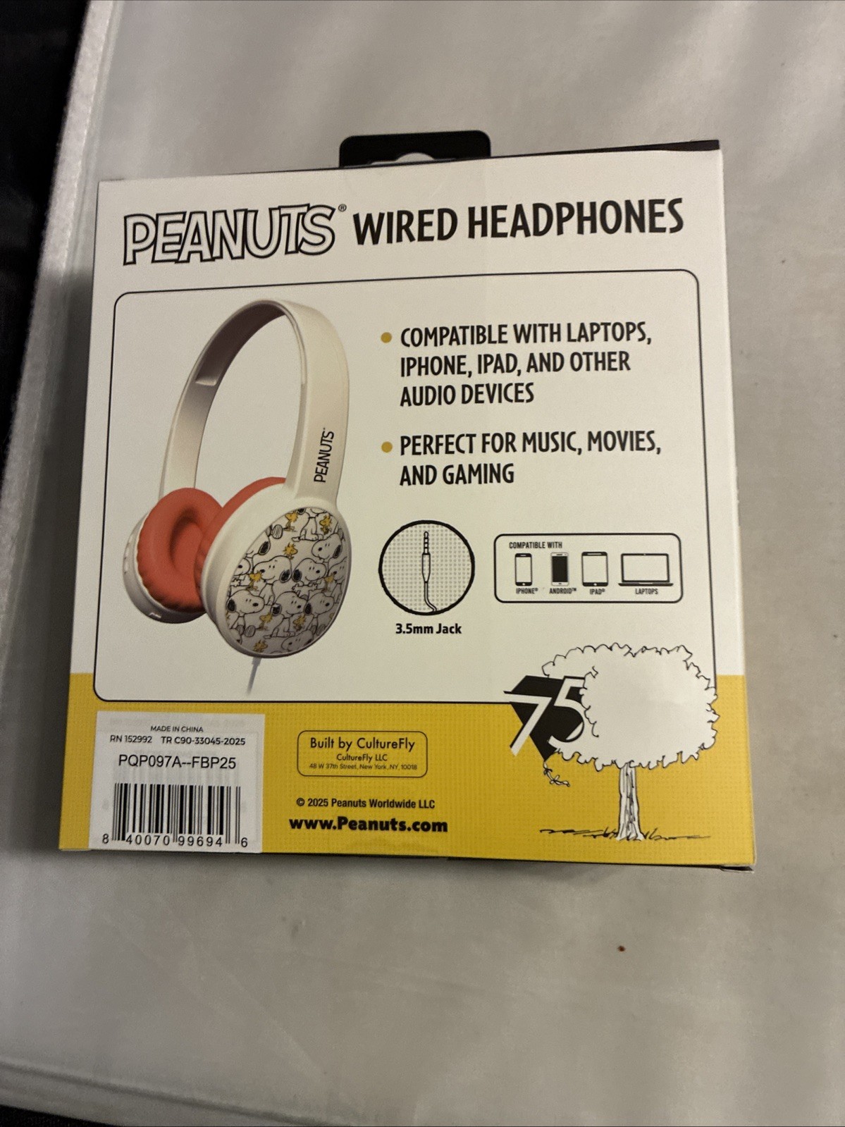 PEANUTS (2025) Wired Headphones (Black/Yellow) 75 Years Snoopy & Woodstock