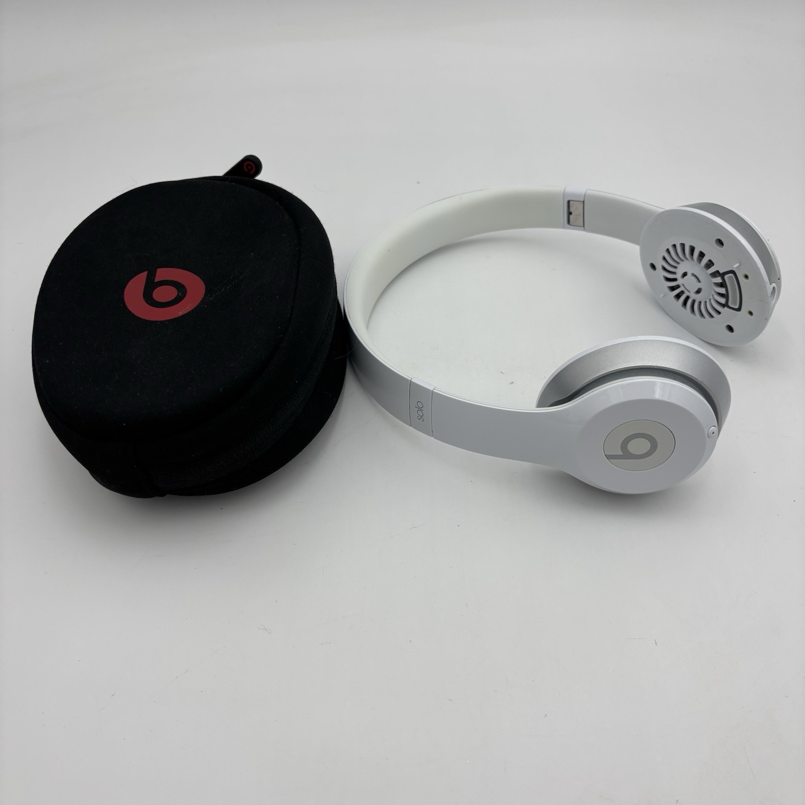 Beats B0534 Solo 2 Wireless On-Ear Bluetooth Headphones in White *READ*
