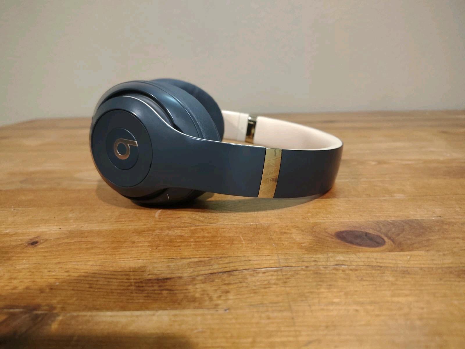 Beats Studio3 Wireless Over-Ear Headphones Matte Black Gold Pure ANC Bluetooth