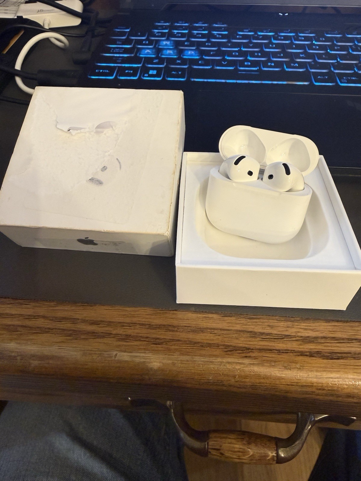 Apple AirPods 4 MXP63LL/A (A3050 A3053 A3058) Earbuds w/ Case (4th Gen)