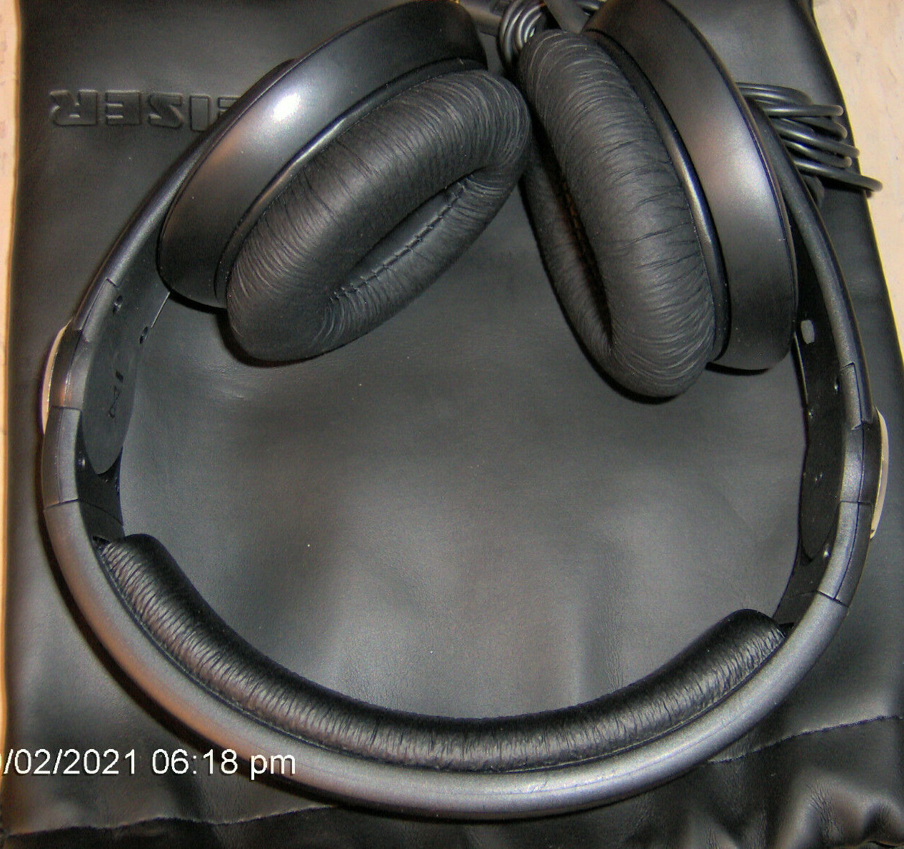 Used DJ Headphones over the ear w/ 9 foot Cable 3.5mm Plug Sennheiser HD 205