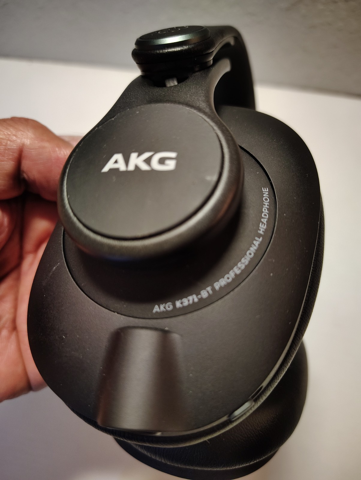 AKG K371-BT Bluetooth Wireless Closed Back Headphones In Good Condition (READ)