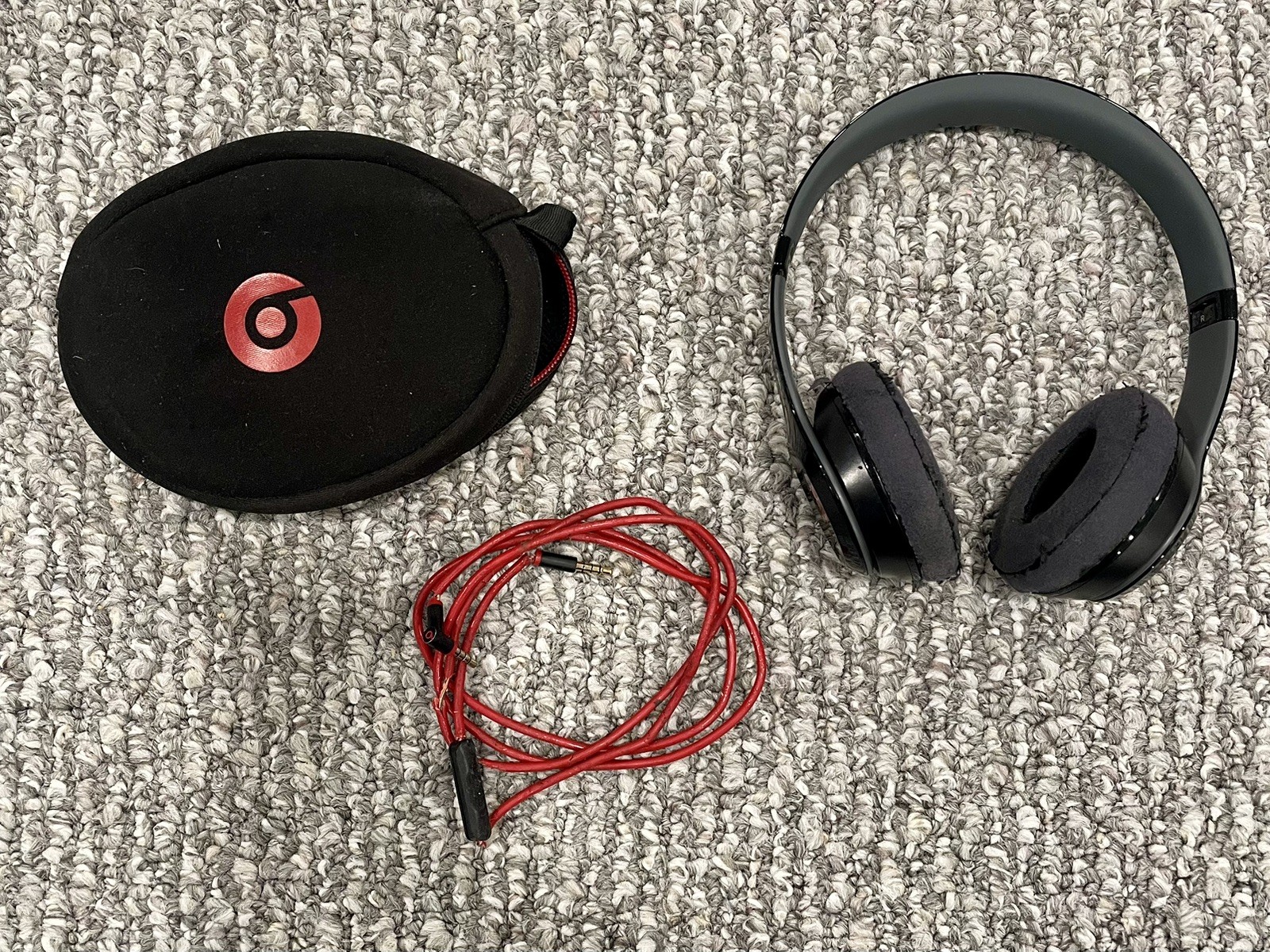 Beats Solo 2 Wired Headphones Gloss Black / Red W/ Case Model BO518