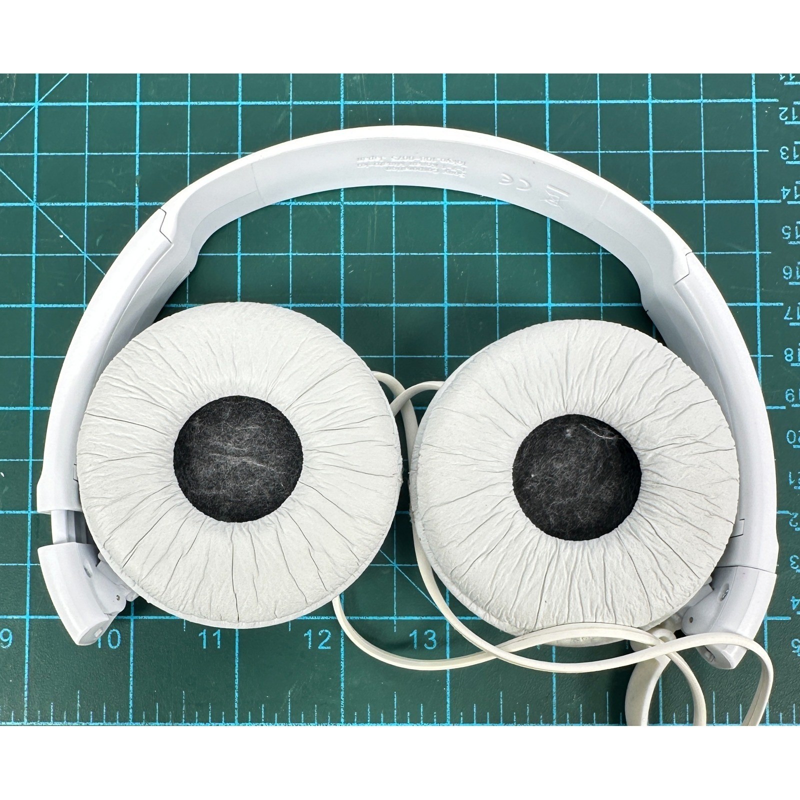 Sony MDR-ZX110 Wired On-Ear Headphones White 3.5mm Swivel Folding TESTED