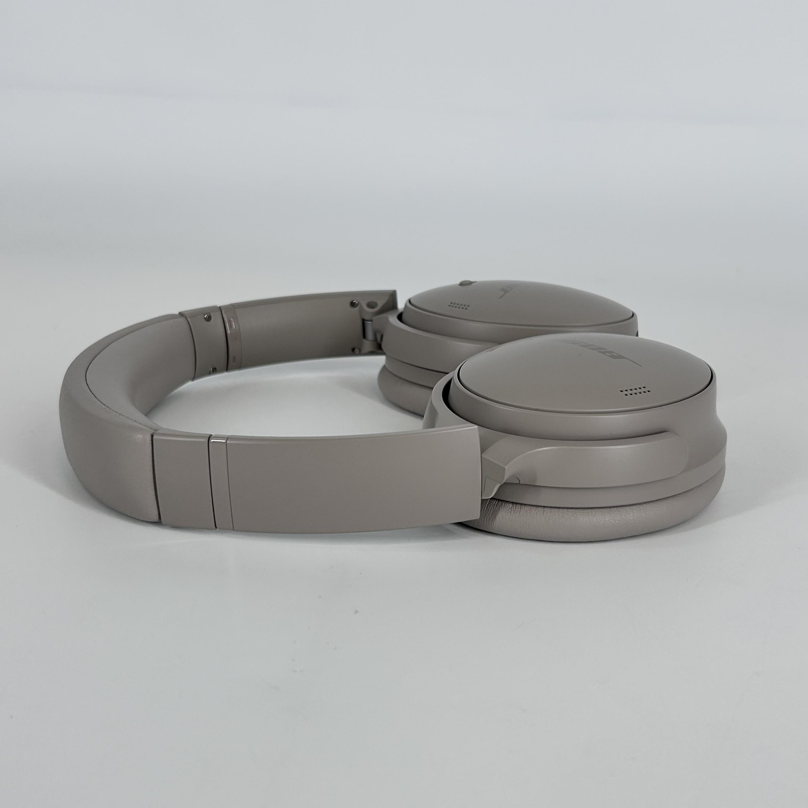 Bose QuietComfort Headphones Beige w/ Case/Charger – Very Good Condition
