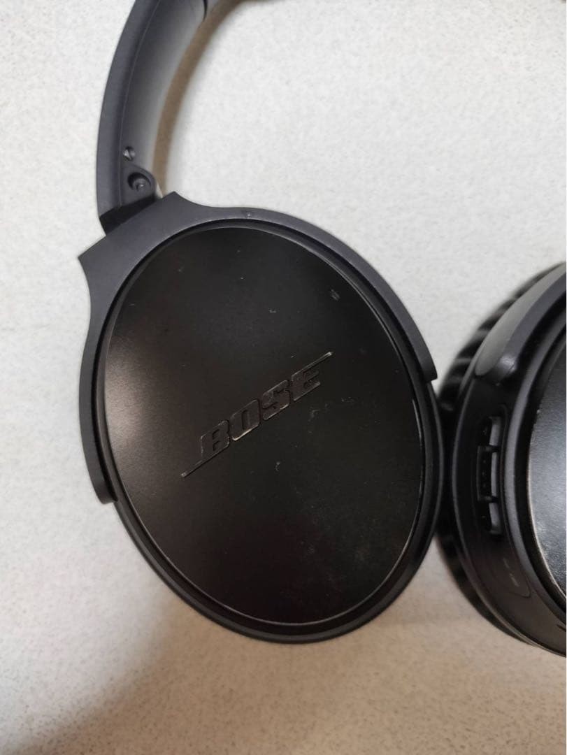 Bose QuietComfort 35 Wireless Headphones Color Black With Hard Case Used