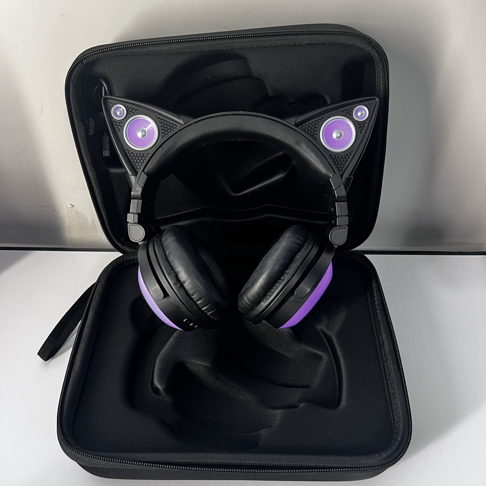 Brookstone Cat Ear Headphones Ariana Grande AR102A4BKA