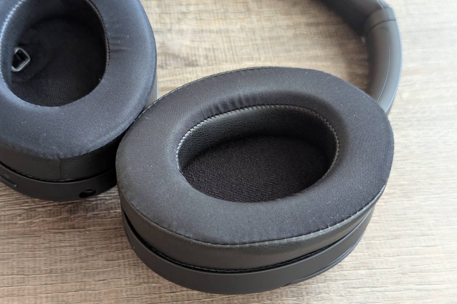 SONY WH-1000XM4/B Wireless Noise Canceling Headphones with CASE – Black #E