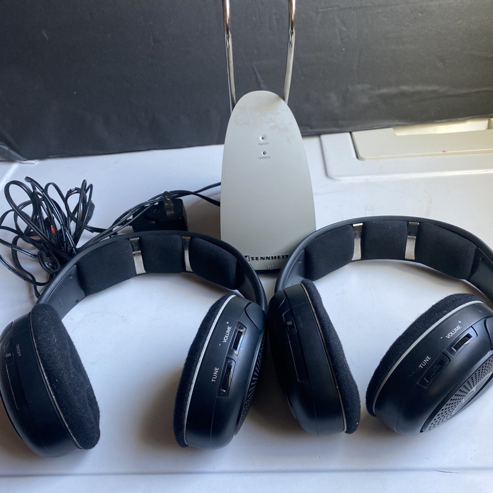 Sennheiser HDR 120 Wireless On-Ear Headphones with TR 120 Charging Base