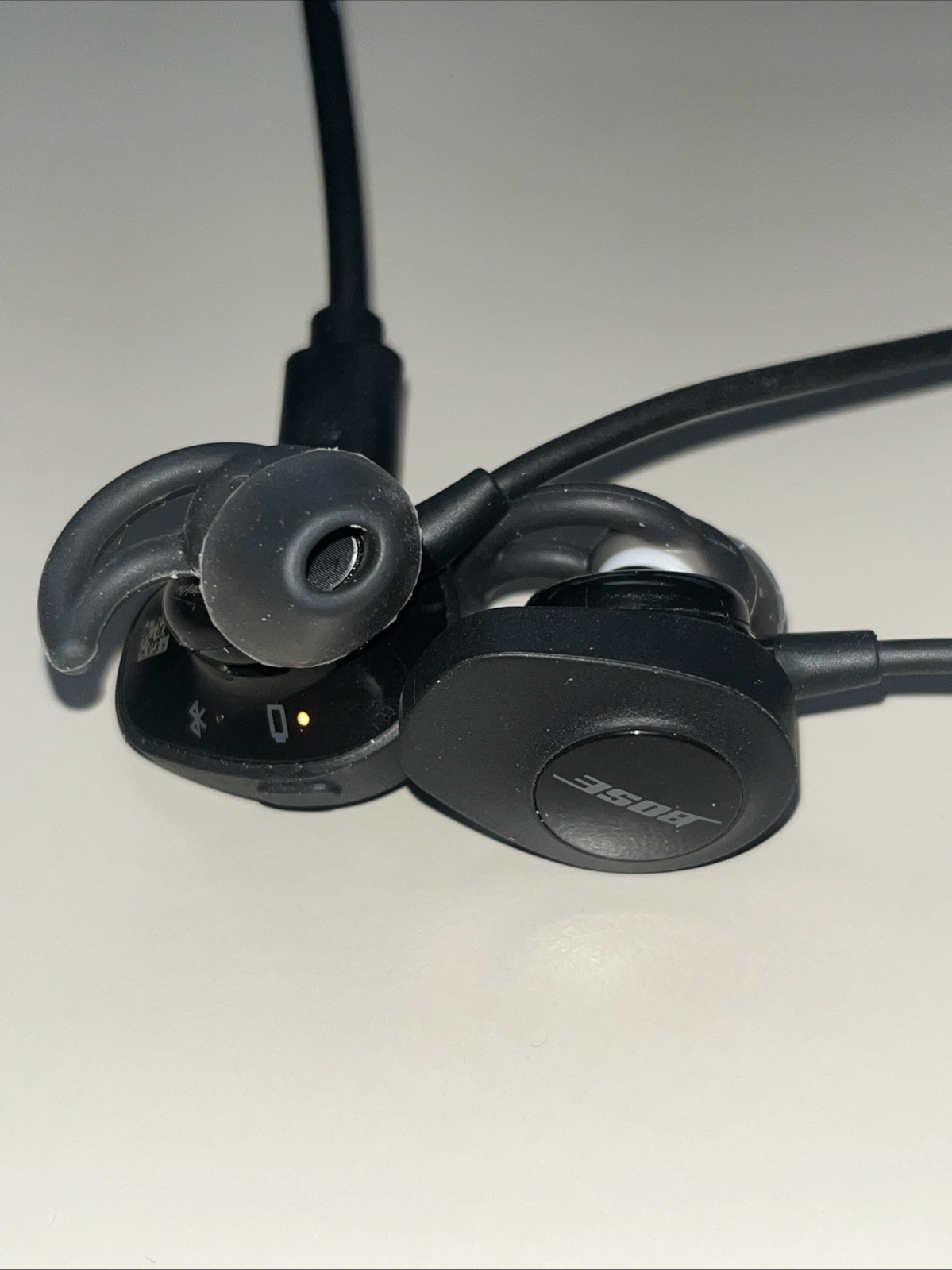 Bose 761529-0010 SoundSport Wireless in Ear Neckband Headphones Black + Extras