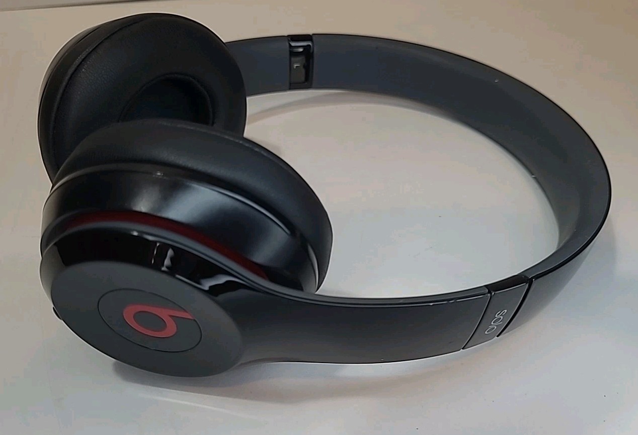Beats by Dr.Dre Solo 2 Wireless On-Ear Headphones Black & Red – Tested – Read
