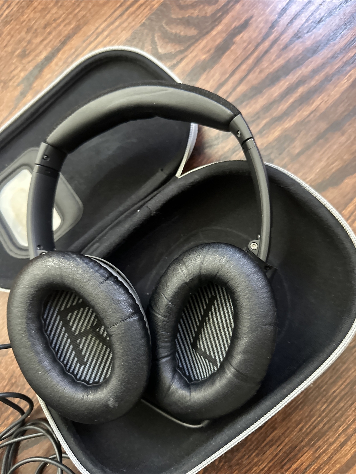 Bose QC 25 Acoustic Noise Cancelling Headphones For American Airline Aircraft
