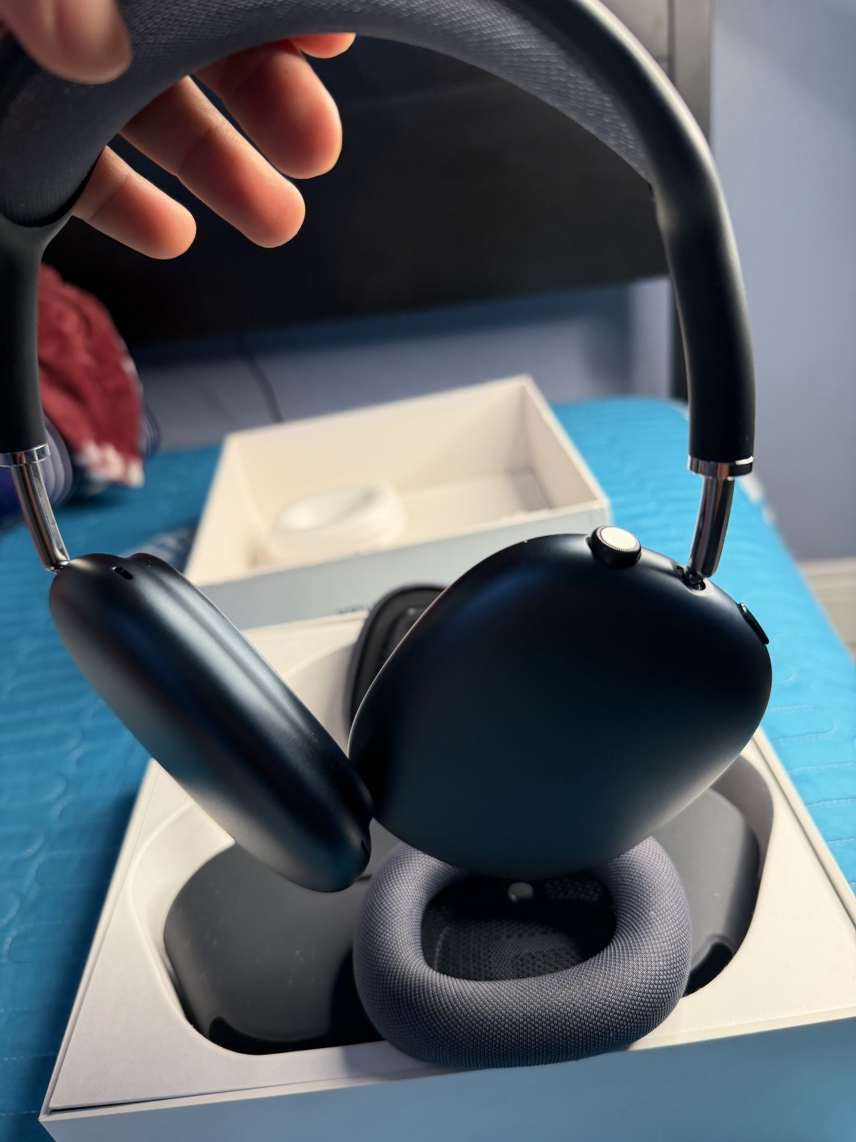 Apple AirPods Max 2 Over-Ear Bluetooth USB-C Headphones w/ Smart Case Black