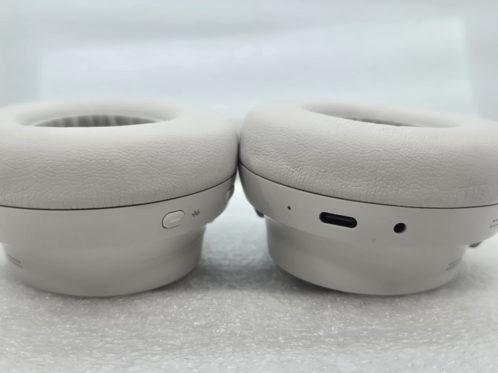 Bose QuietComfort Ultra Headphones 1st Gen White Smoke FAST FREE SHIPPING b