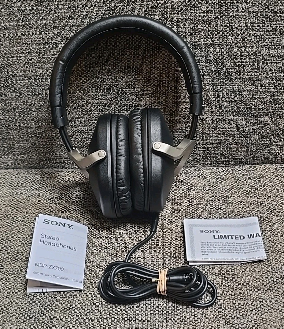 /RARE 2010 SONY MDR-ZX700 ZX Series Stereo Headphones. Made In Thailand.