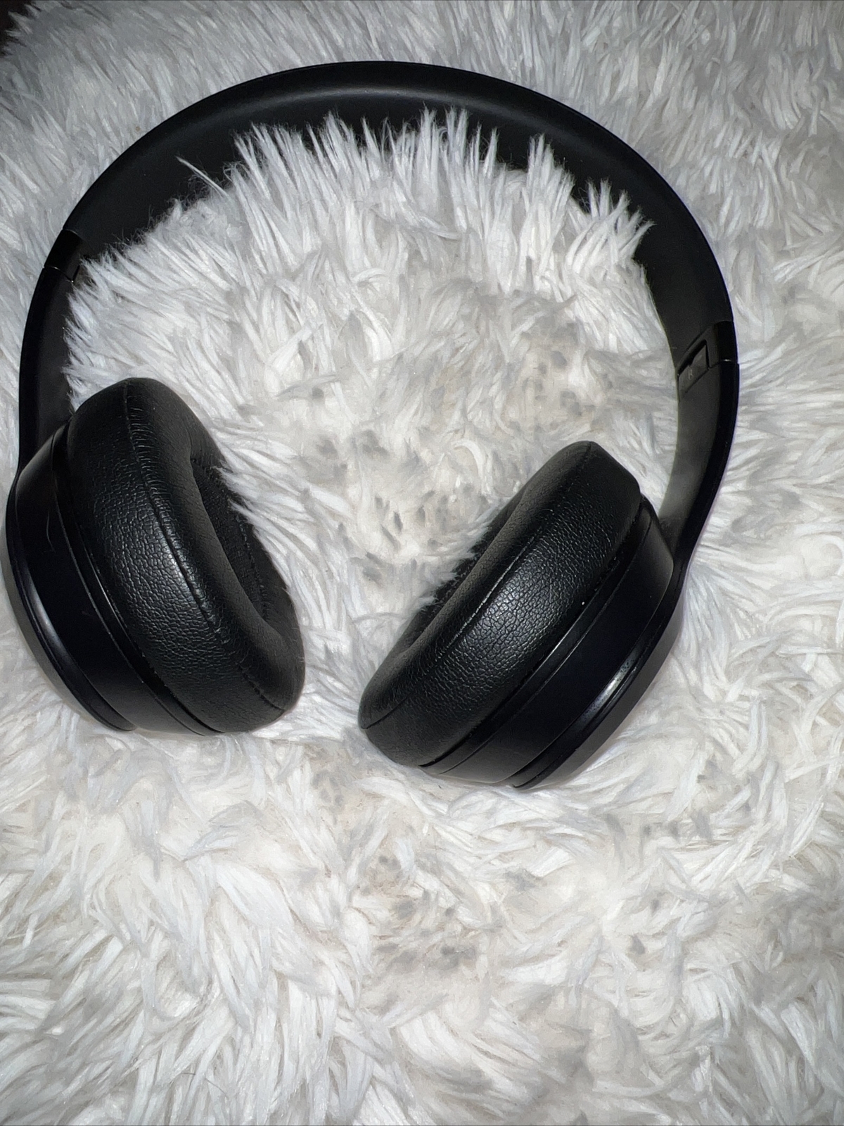 Beats by Dr. Dre Solo3 Over the Ear Headphone – Gloss Black