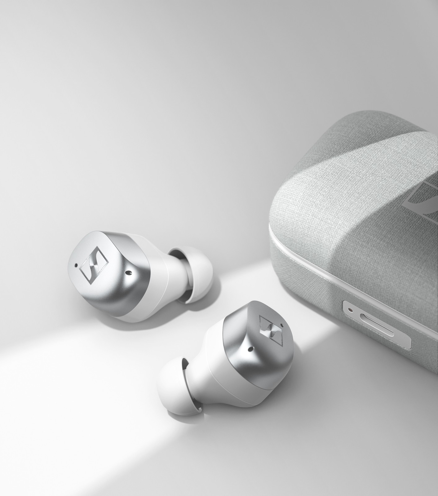 Sennheiser Momentum 4 True Wireless headphones (white silver)