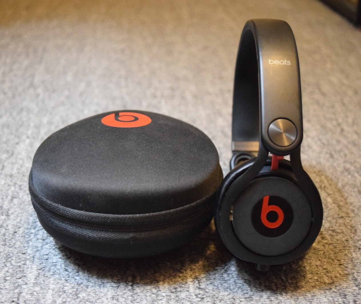 Beats by Dre Mixr DJ Headphones Black/Red – Tested Working w/ Case