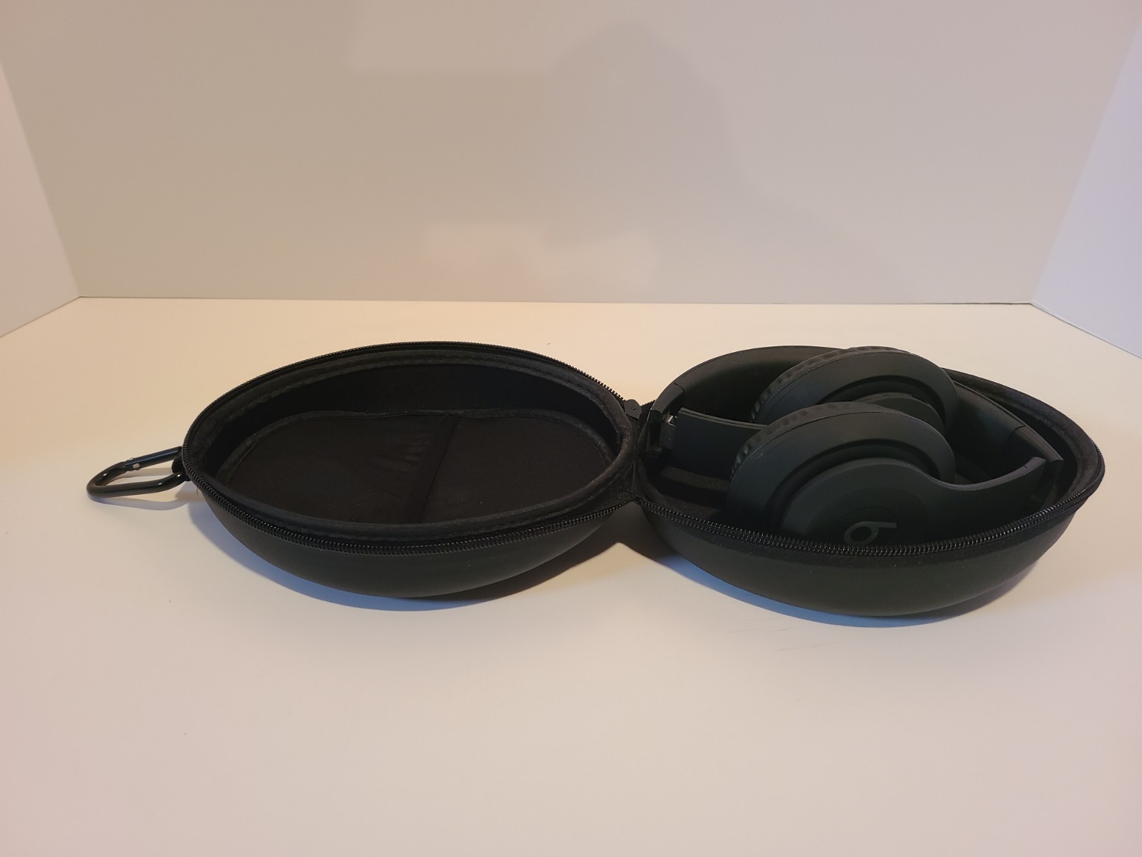 Beats by Dr. Dre Studio3 Over the Ear Wireless Headphones – Black And Silver