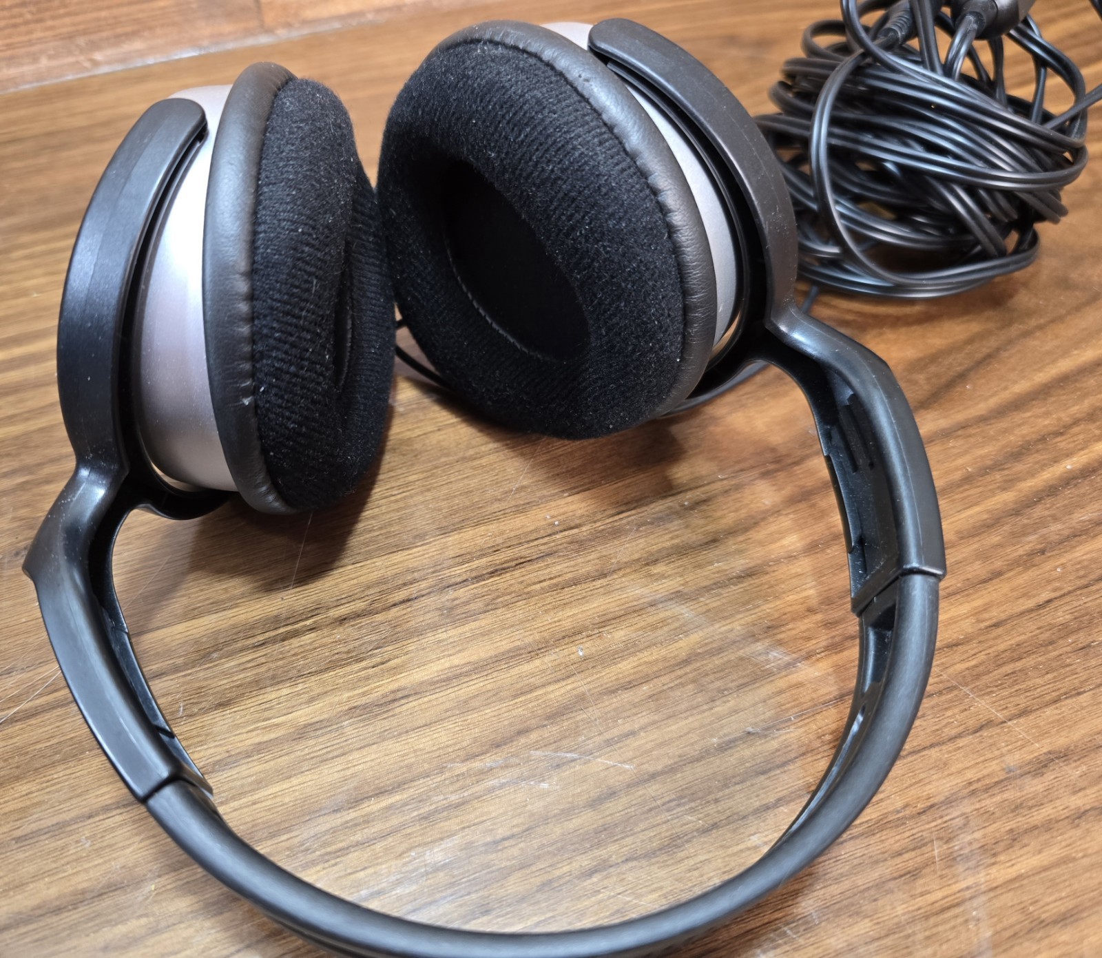 Philips SHP2500/37 Full Size Headphones 20ft Cord Volume Control – Work Great