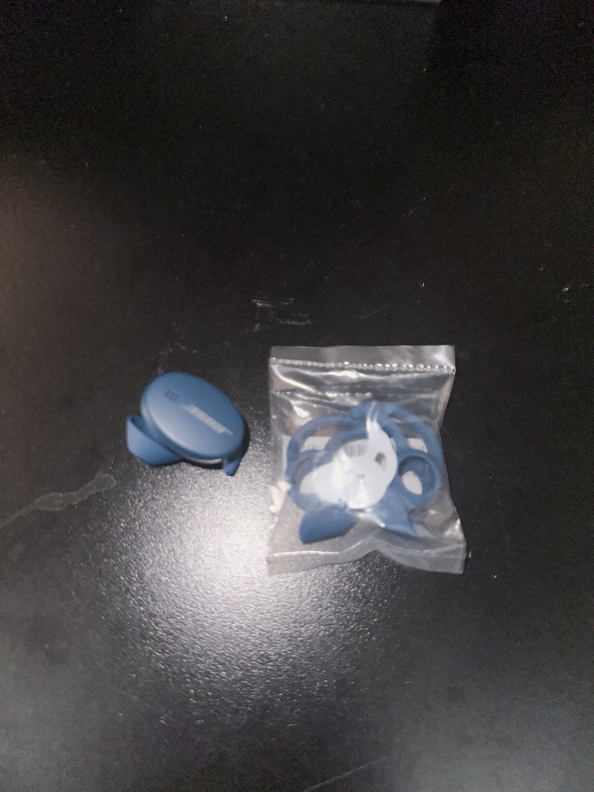 Bose Sport Earbuds wireless Bluetooth in-ear headphone (RIGHT earbud only) blue