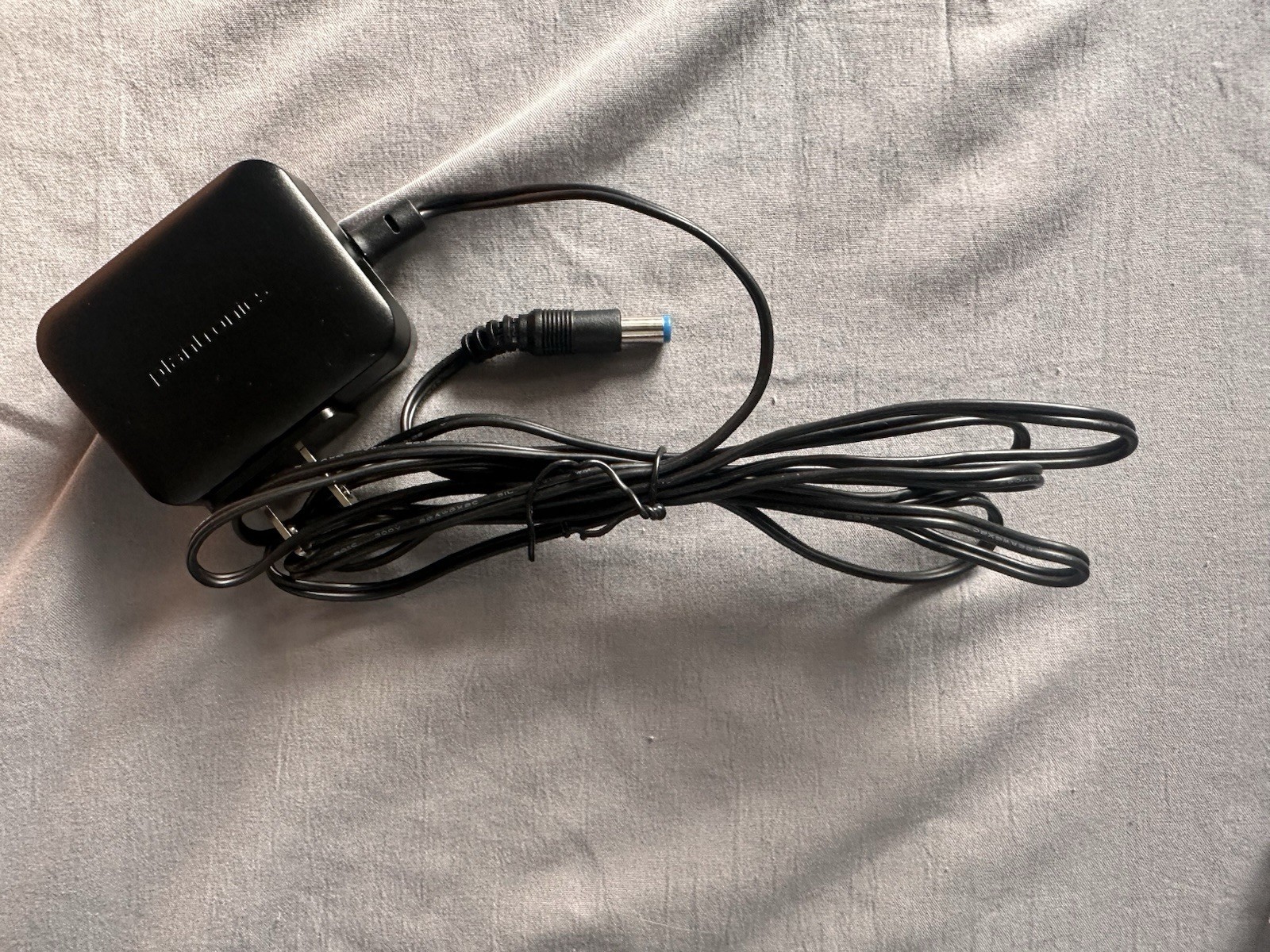 POLY VOYAGER 4210 Wireless Noise Cancelling Headset W/Stand No Box Phone