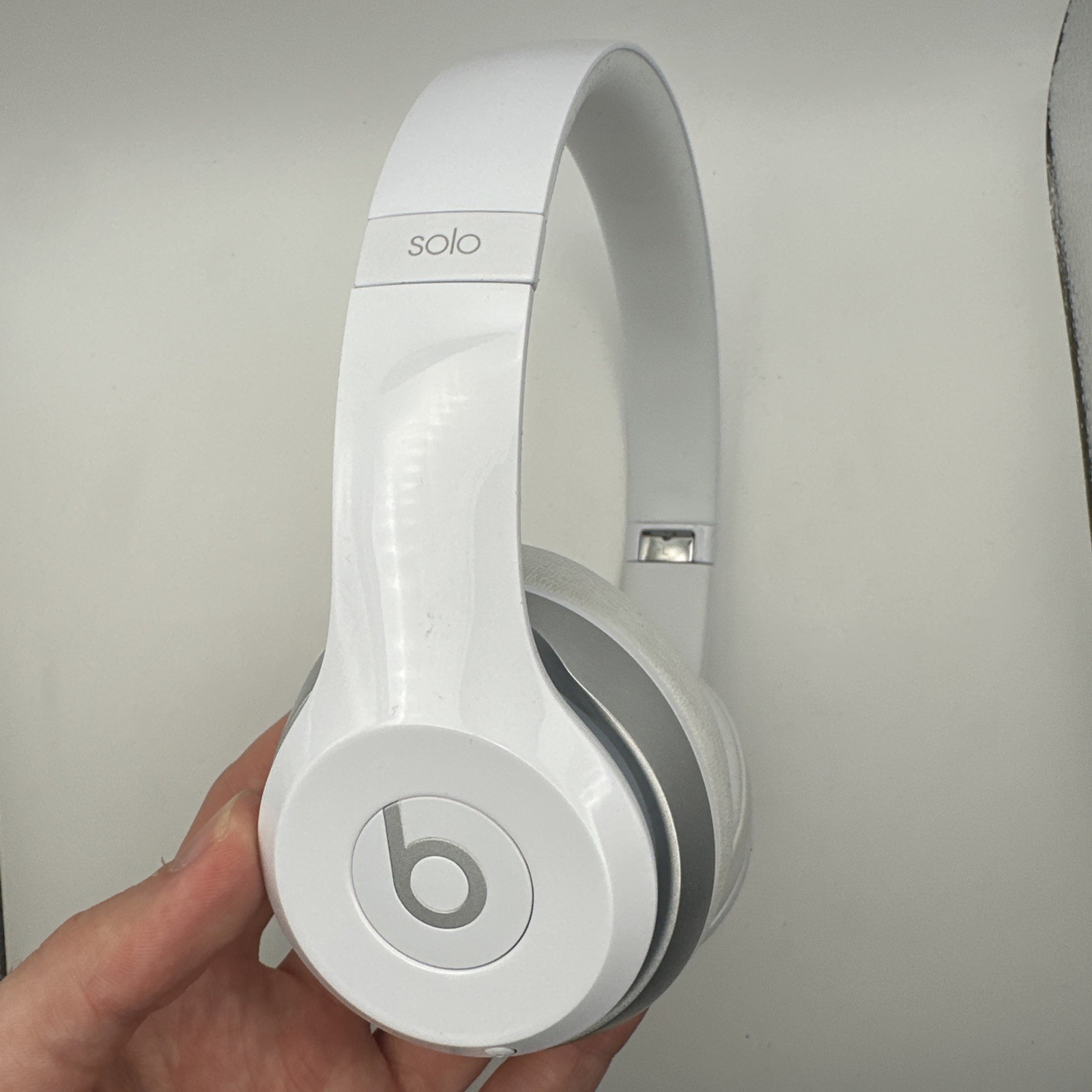 Beats by Dr. Dre Beats Solo 2 Wireless On-Ear Headphones