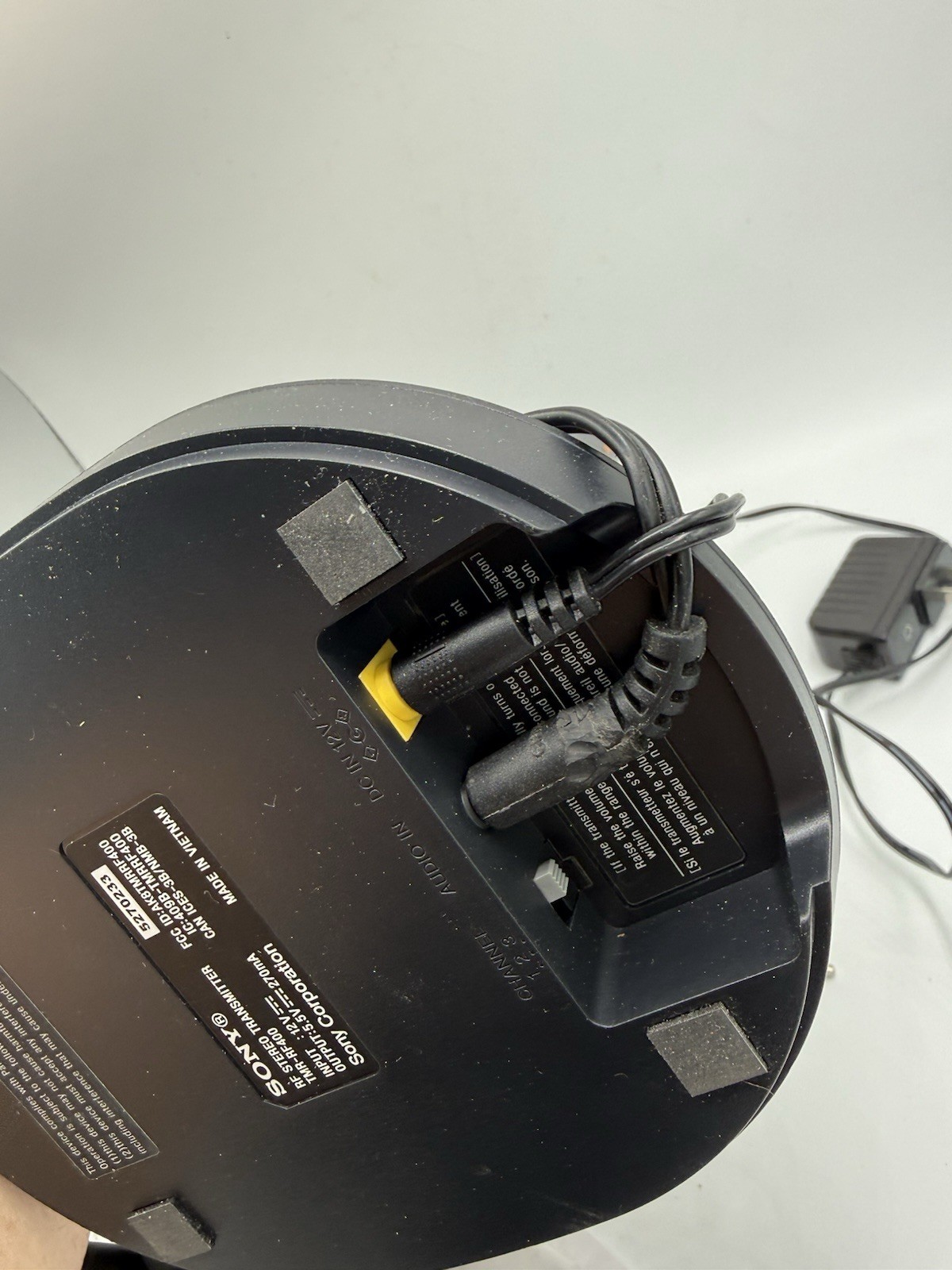 Sony Wireless Headphones WH-RF400R with Transmitter Dock TMR-RF400 (Read)