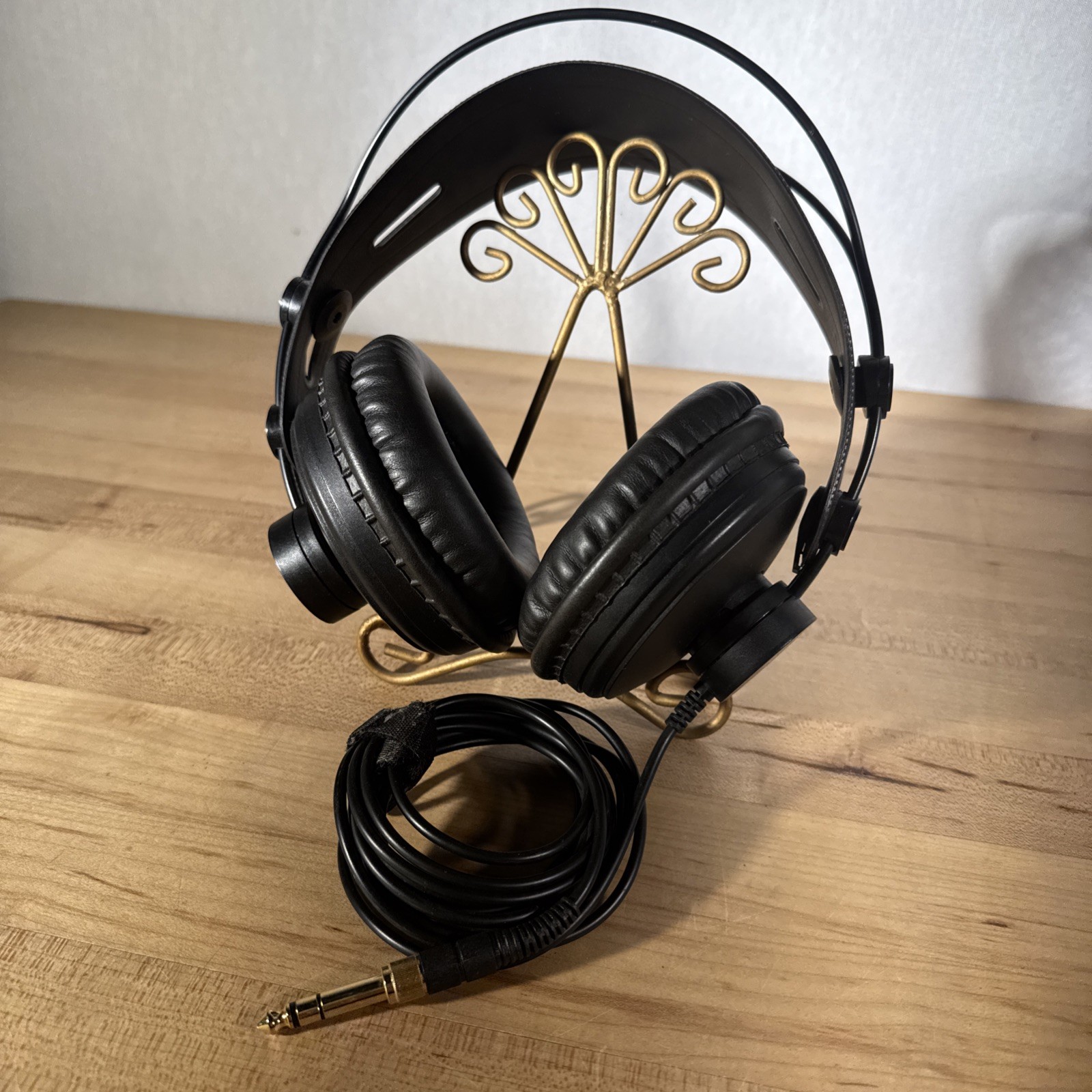 Monoprice Modern Retro Over Ear Headphones, Black, Lightly Used