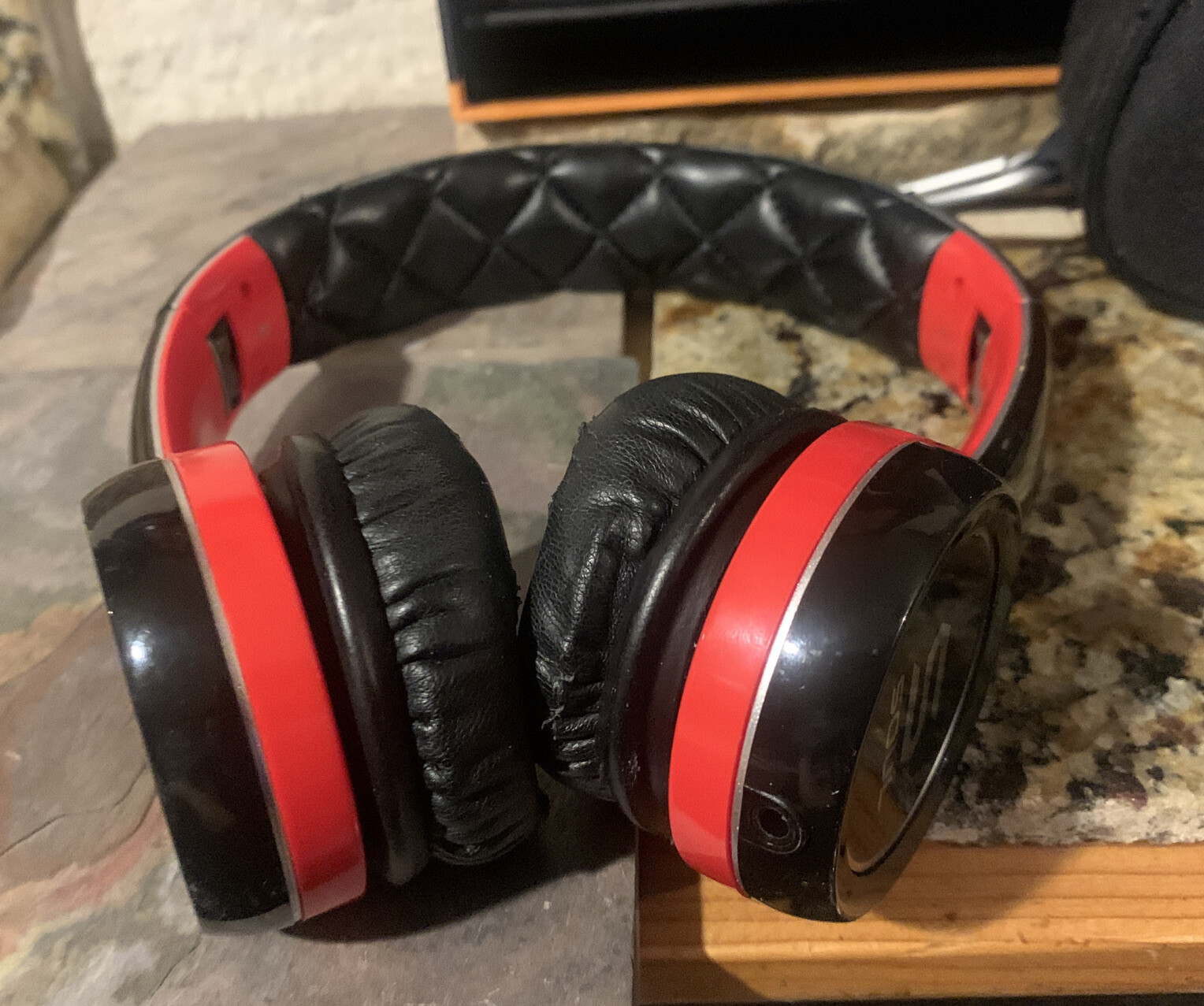 SOUL by Ludacris SL100 Ultra Dynamic On-Ear Headphones Black/Red Complete Unused