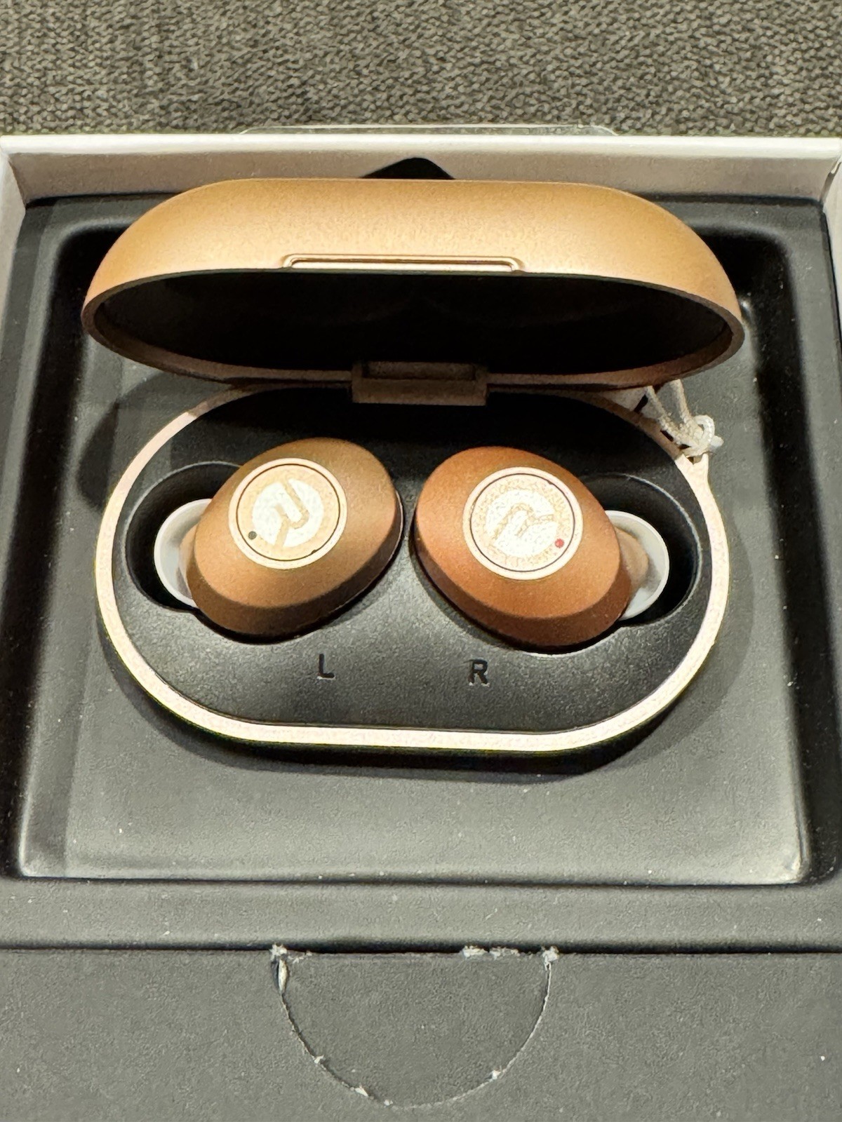 Raycon The Everyday Wireless Earbuds Rose Gold Amazing Technology Brand New