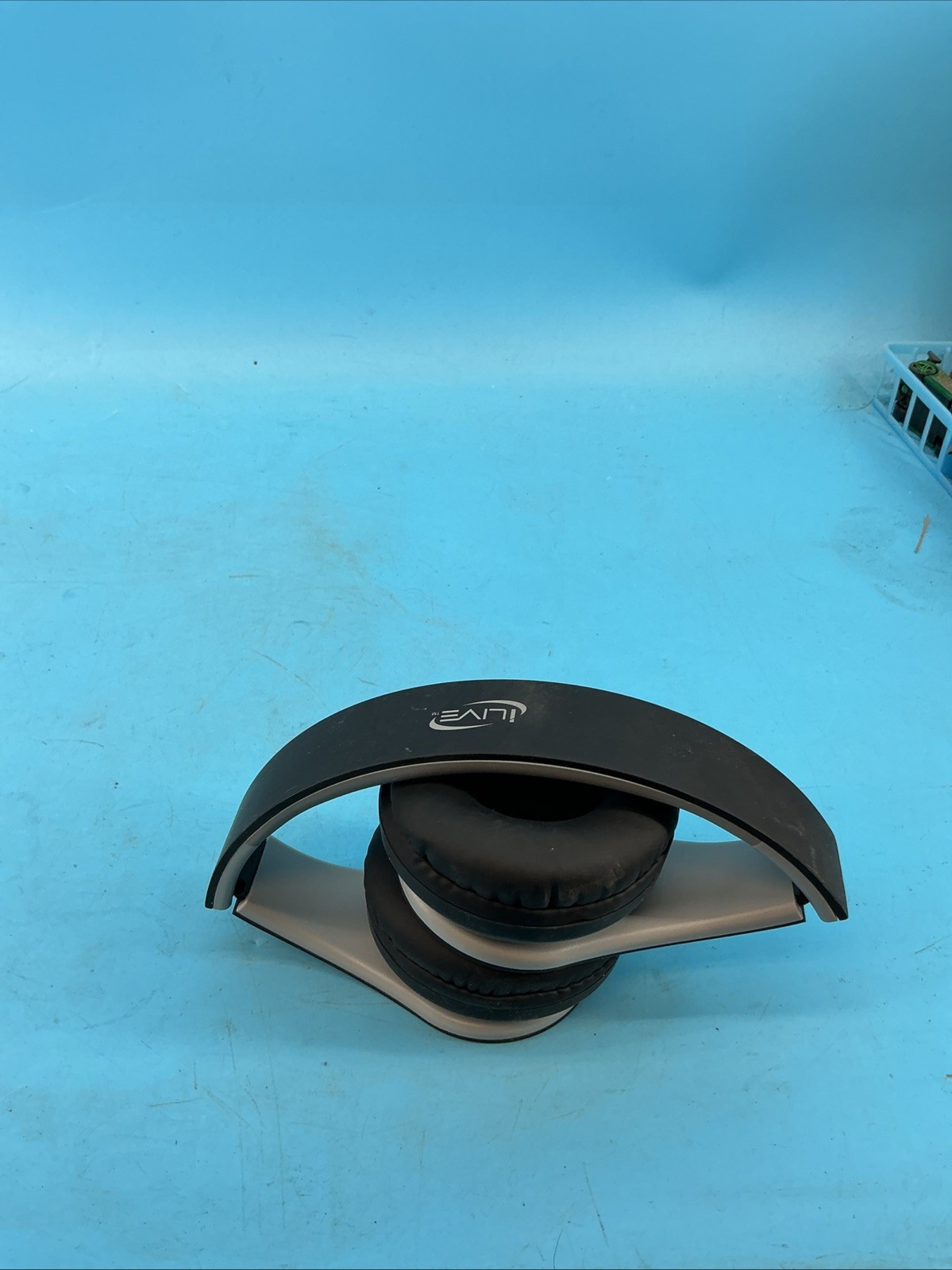 iLive Electronics IAHB38 Bluetooth Over-The-Ear Headphones